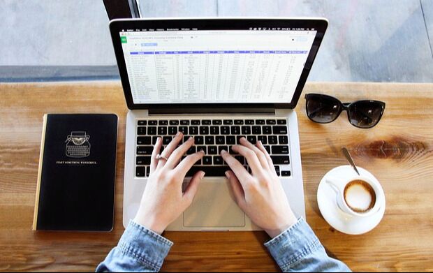 Zaproszenie na webinarium "Usługi rozwojowe dla osób fizycznych i przedsiębiorców"